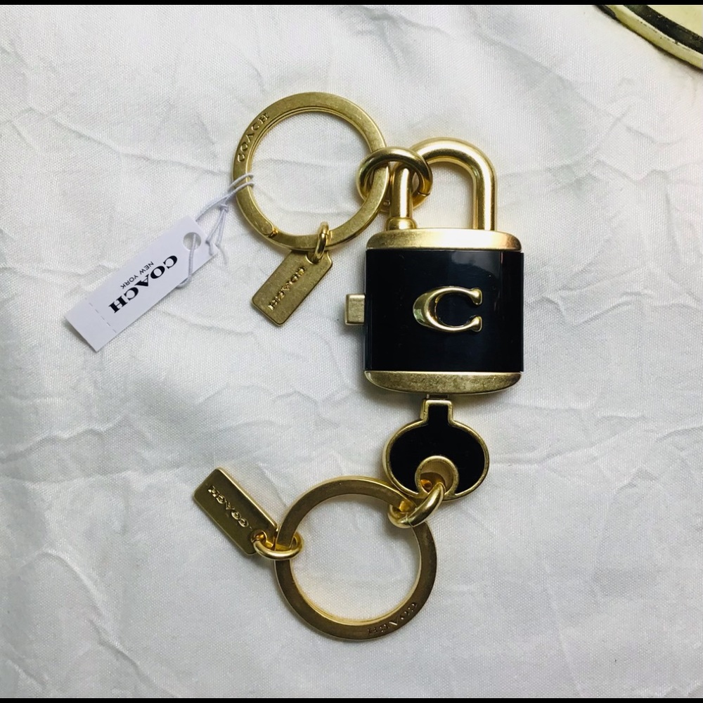 COACH 🔐 🔑 Key Ring C1679SRP$98
